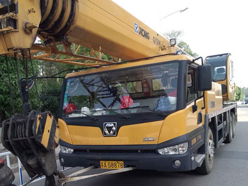 汽車(chē)吊12 汽車(chē)吊12